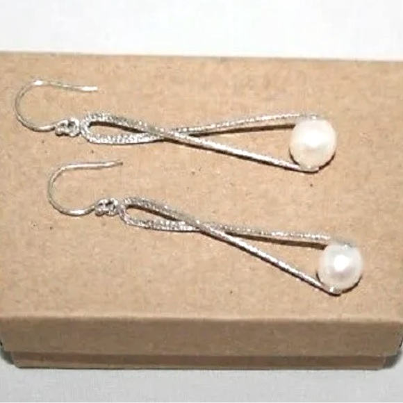 Silpada Vintage Sterling Silver & Pearl Earrings - Picture 6 of 7